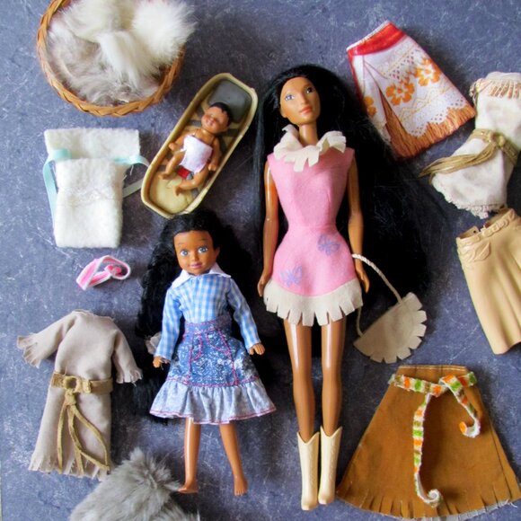 POCAHONTAS DOLL + GIRL + BABY NATIVE AMERICANS + CLOTHES, FUR; DISNEY BARBIE - Picture 8 of 8